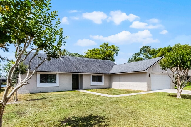 Photo - 485 Lakeshore Dr