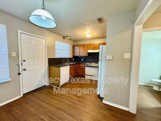 Photo - 1407 Courtney Pl