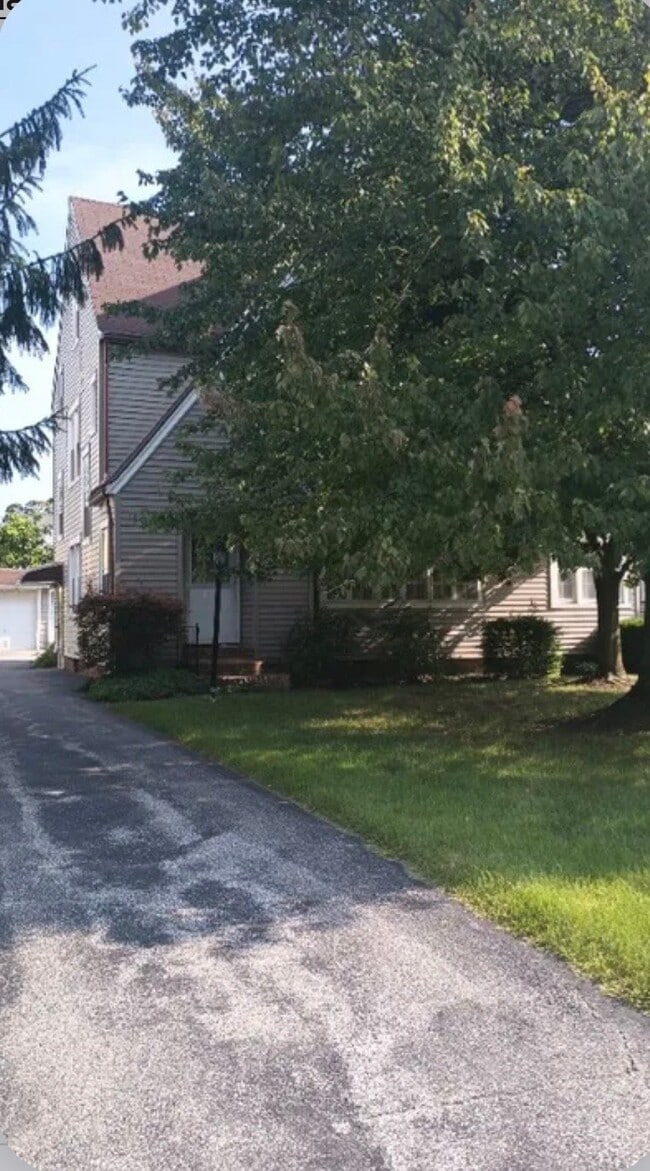 Photo - 18523 Chagrin Blvd Unit Lower