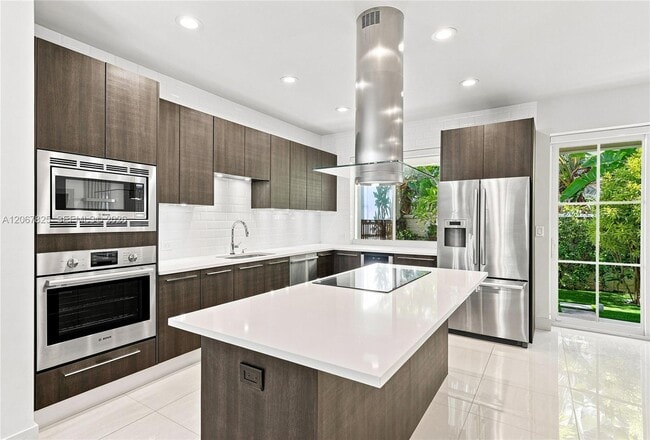 Photo - 3237 NE 5th St