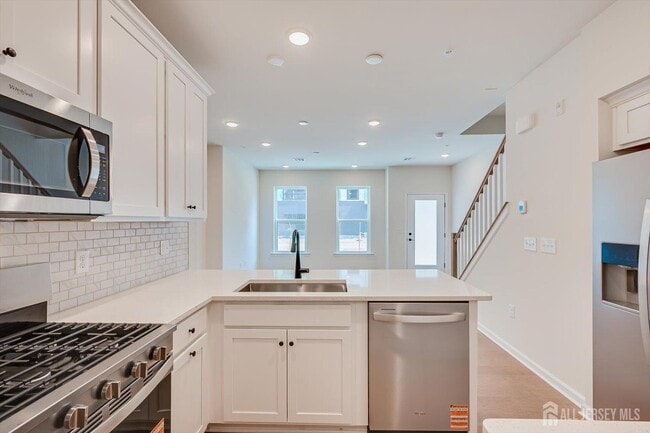 Building Photo - 323 Sadie Cir