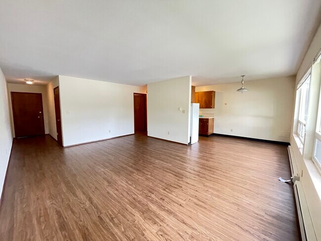 Sala de estar/comedor - 540 Williams Ave N Unidad 3