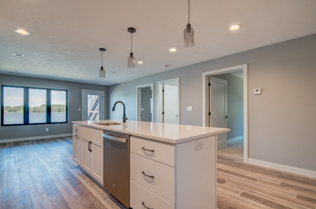 Photo - 172 W Bay Rd