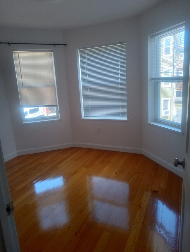 Photo - 411 Shirley St Unit 2