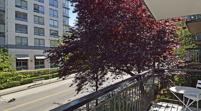 Building Photo - Crestview Terrace Unit 01001