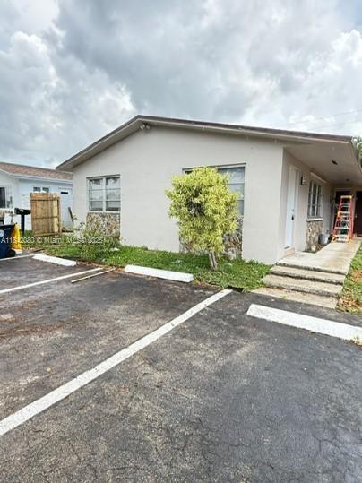 Photo - 3931 SW 51st St Apartment Unit 1