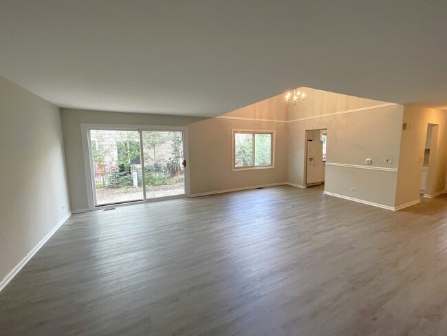 Photo - 311 E Forest Knoll Dr