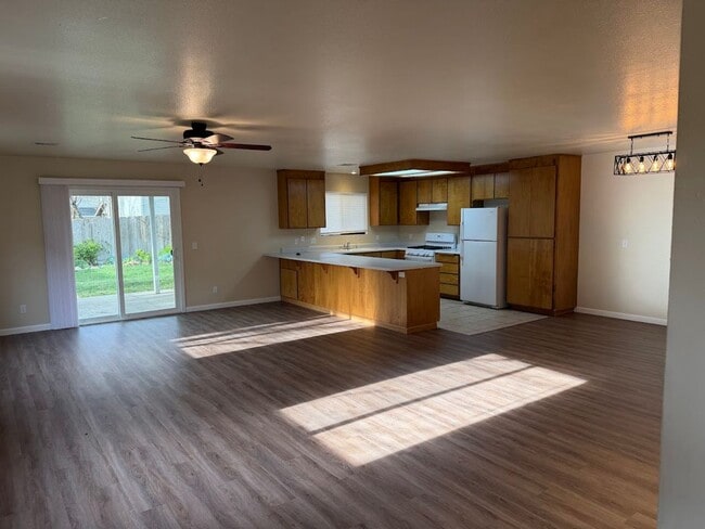 Photo - Huge Three Bedroom Townhouse with Garage and Backyard! Unit 48-1