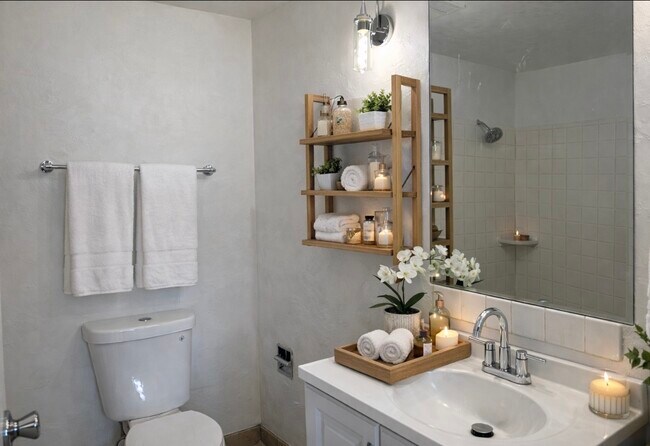 Photo - 2528 E Lee St