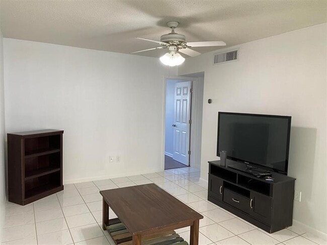Photo - 340 NW 19th St Unit 207