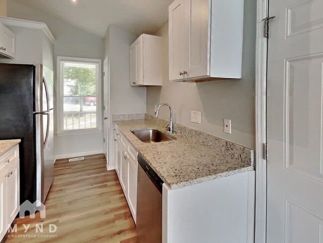 Photo - 2209 Maybrook Dr