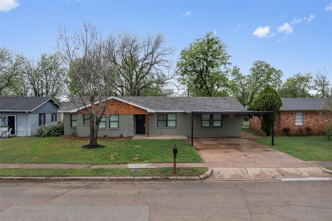 Photo - 504 N Main St Casa