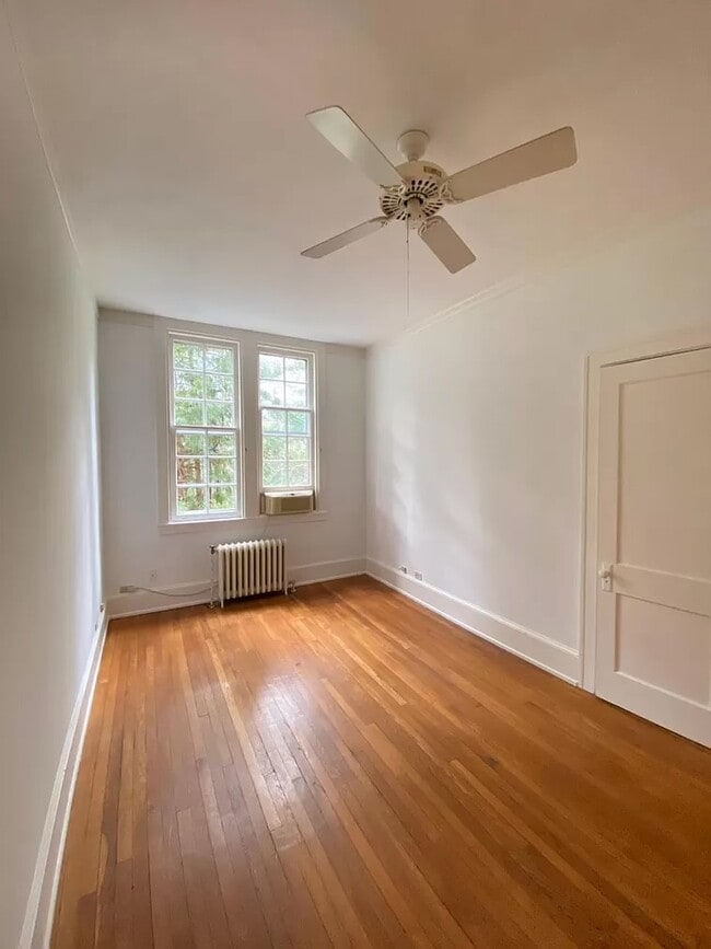 Building Photo - 3039 Macomb St NW Unit Studio Cleveland Park