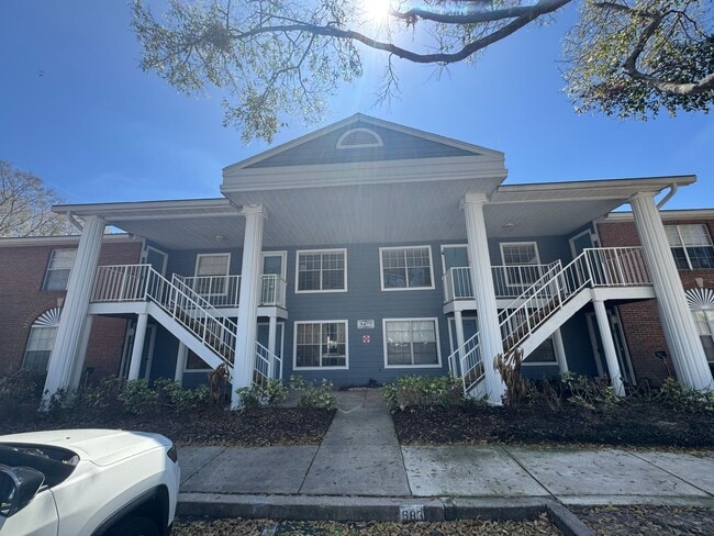 Building Photo - Charming 2-Bedroom Condo with Pool Access & Water Included – Prime Orlando Location