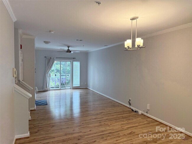 Photo - 3631 Warp Street