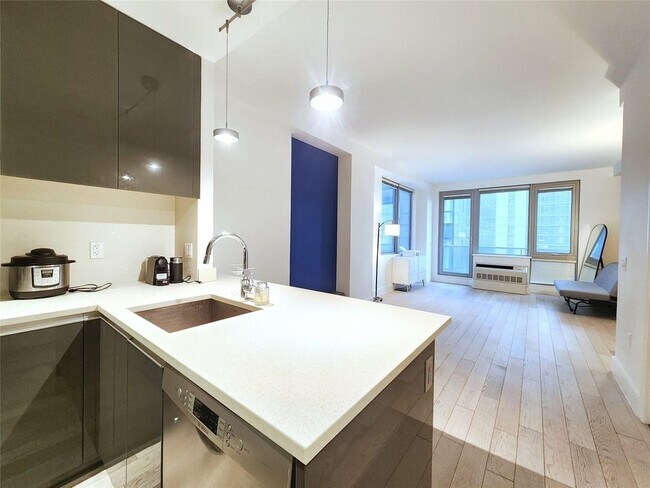 Photo - 4415 Purves St Unit 14B