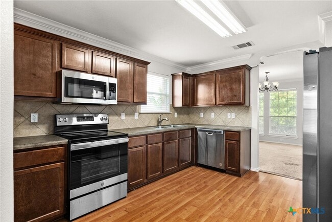 2002 Isabelle Dr