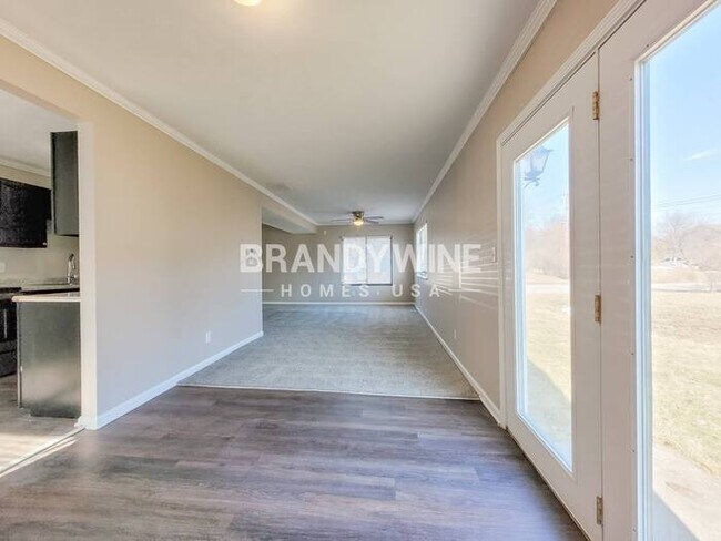 Photo - 605 Woods Crossing Ln