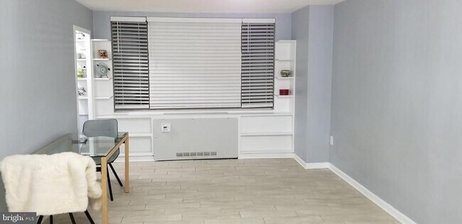 Building Photo - 1111 Arlington Blvd Unit 115