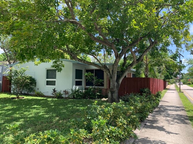 Building Photo - 1500 NW 5th Ave