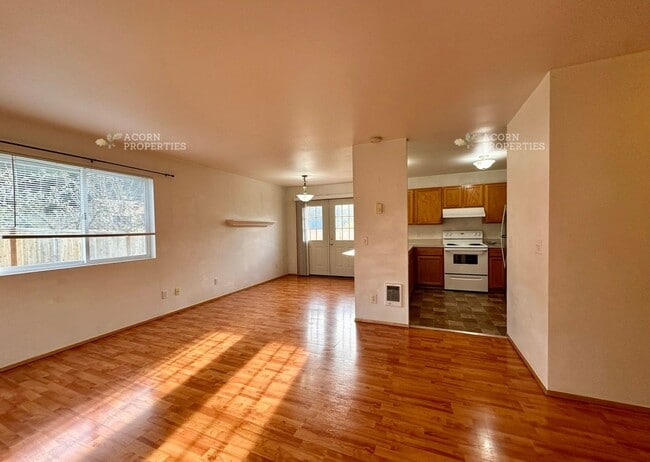 Photo - 402 Meadow Ct NW