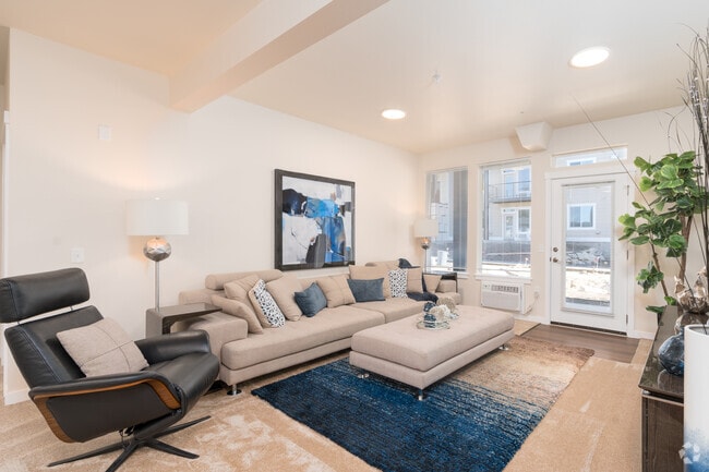 1BR, 1BA - 935SF