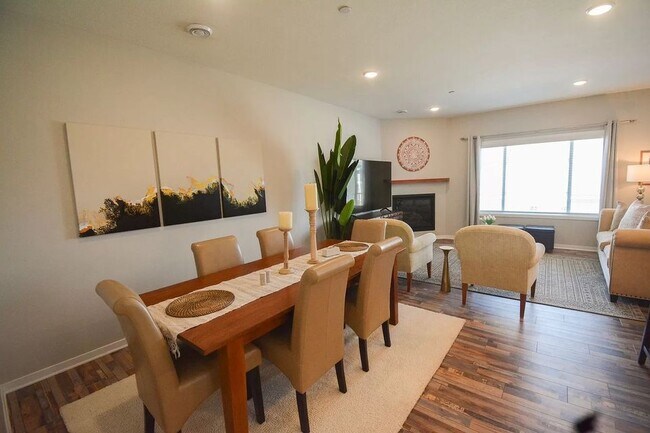 Photo - 5053 56th St NW