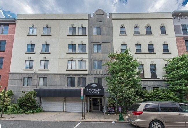Building Photo - 1110 Clinton St