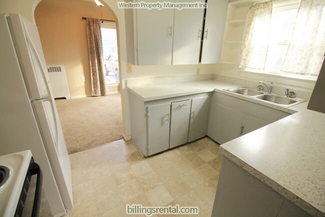 Kitchen - 1032 N 26th St Unit 1032