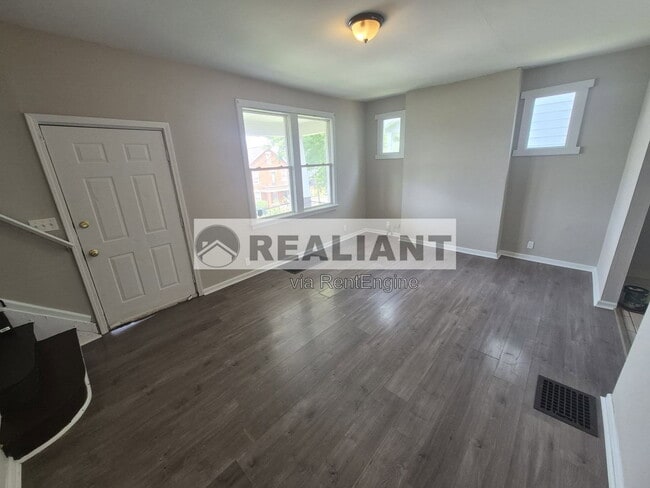 Photo - 112 10th Ave