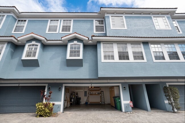 Photo - 3111 W De Leon St