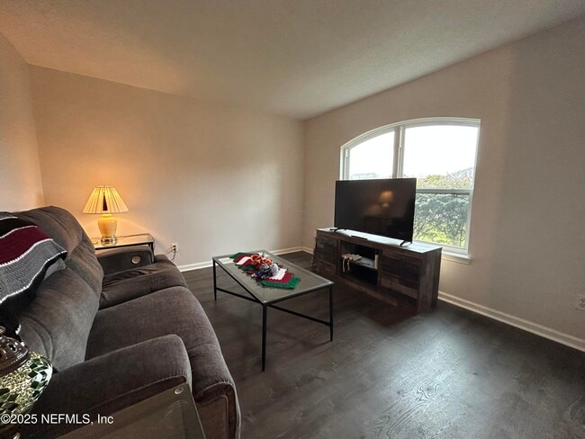 Photo - 528 Thornberry Rd