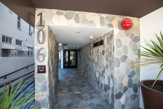 Entrance - Rimini by Wiseman