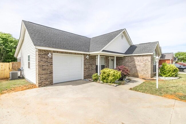 Photo - 205 Wembley Dr