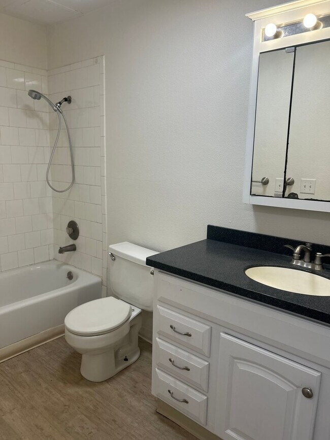 Photo - Woodridge 228 Unit 5 Unit Woodridge 228  5