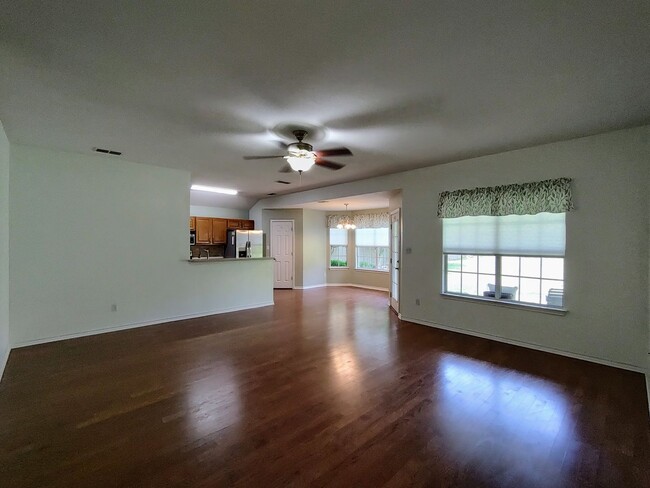 Beautiful 3 bedroom home ready for move in - Beautiful 3 bedroom home ready for move in