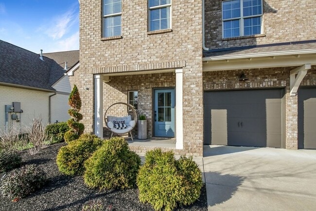 Photo - 647 Sire Ave