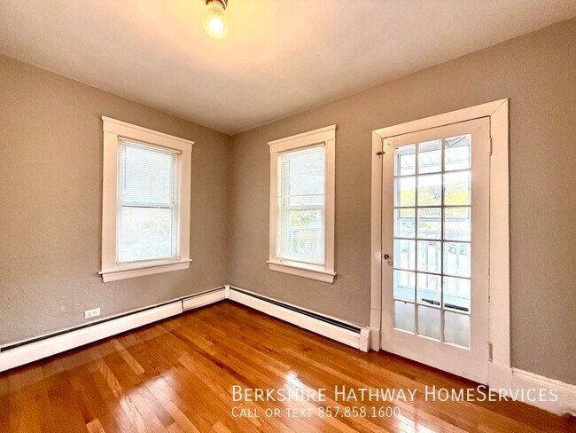 Photo - 879 Broadway-3 Unit 3