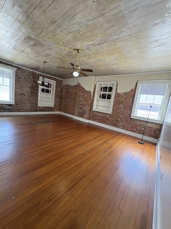 Building Photo - 131 Gallatin St Unit 4