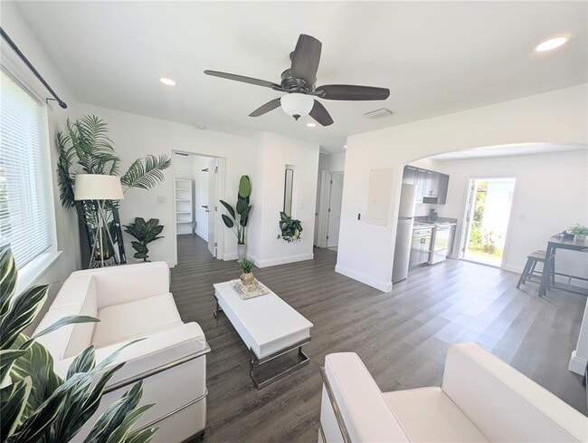 Building Photo - 1108 N 19th Ave Rental