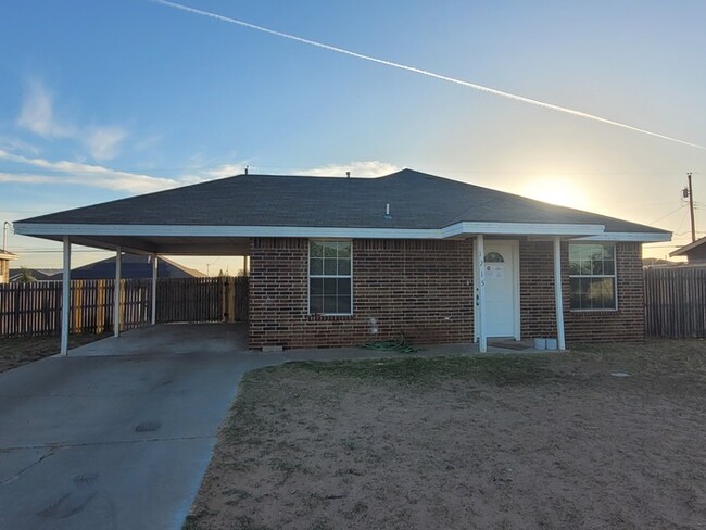 3 bed 2 bath home with carport, move in re... - 3 bed 2 bath home with carport, move in re...