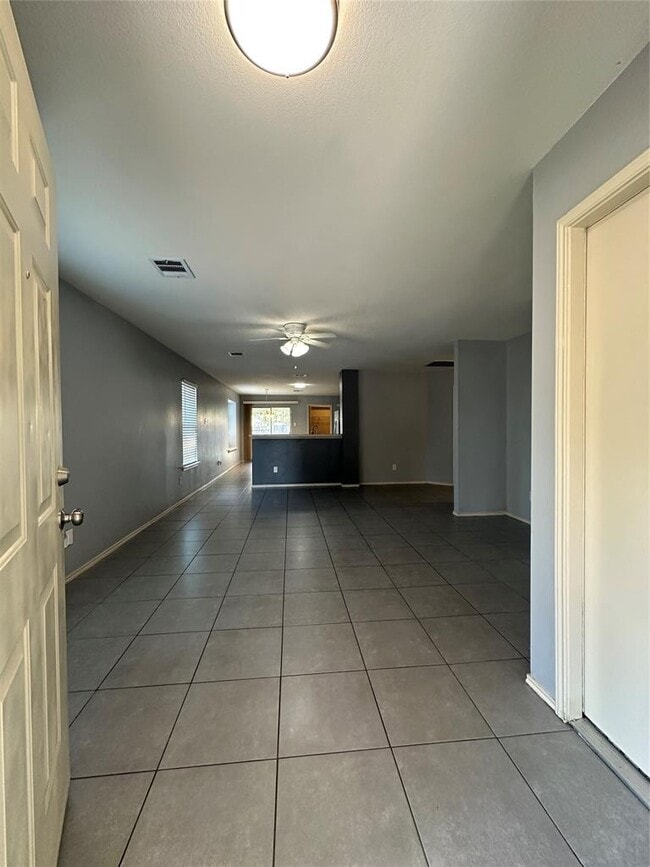 Photo - 908 Sally Lunn Way