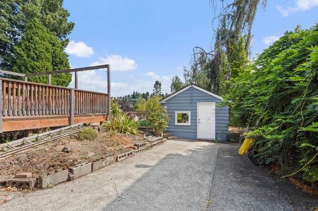 3012 35th Ave W