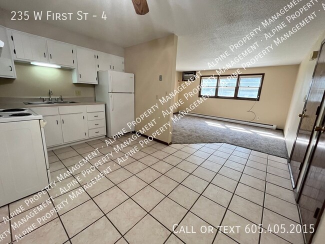 235 W 1st St Unit 4