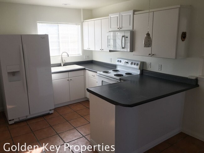 2-Bedroom + 2-car garage + ALL UTILITIES PAID - 2-Bedroom + 2-car garage + ALL UTILITIES PAID Townhome