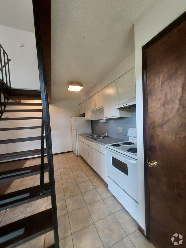 Building Photo - 189 Buckingham St Unit D Rental