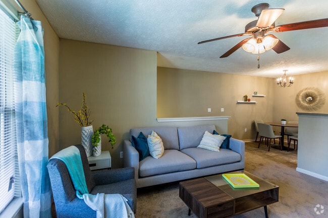 2 BR, 2 BA - 1099 SF - Living Room - Covington Park