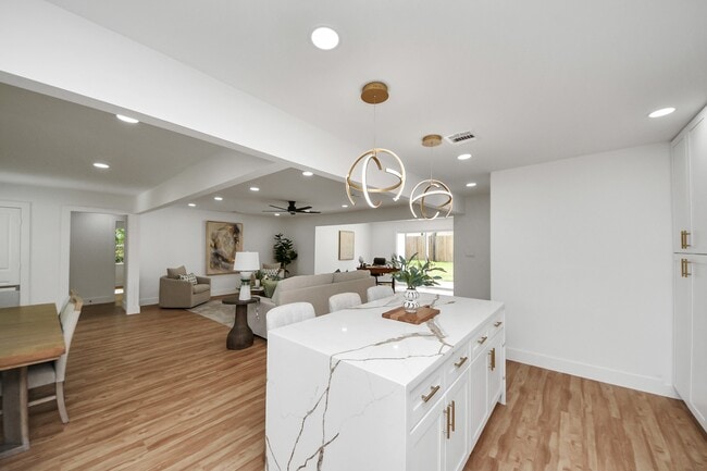 Photo - 6249 Locke Ln