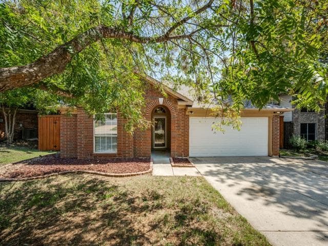 Photo - 734 Winding Oak Bend