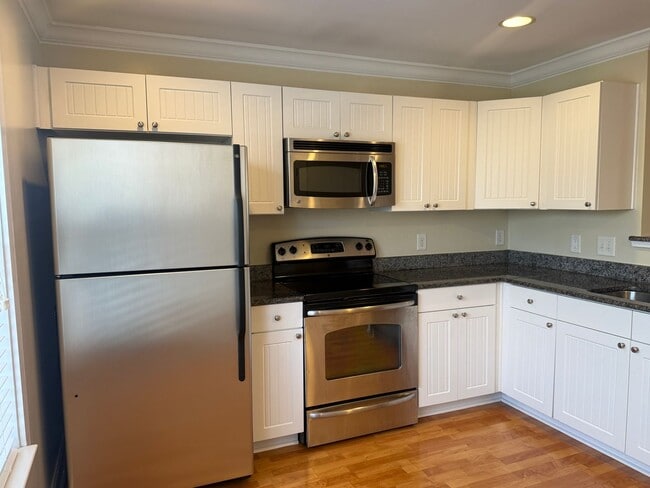 Photo - 1830 Candlewood Court #208